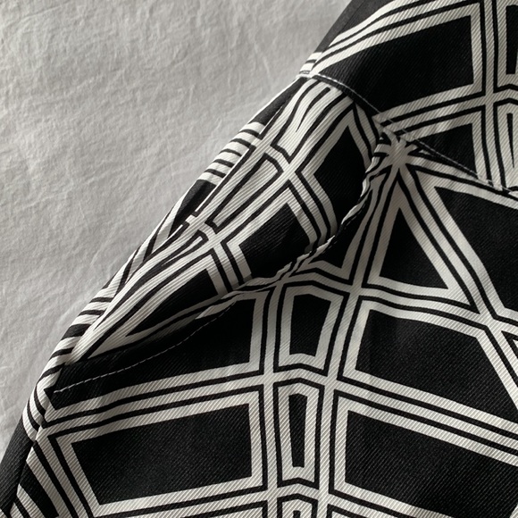 Chic B&W miniskirt w/ geometric pattern + gorgeous back gold zipper - Picture 2 of 4